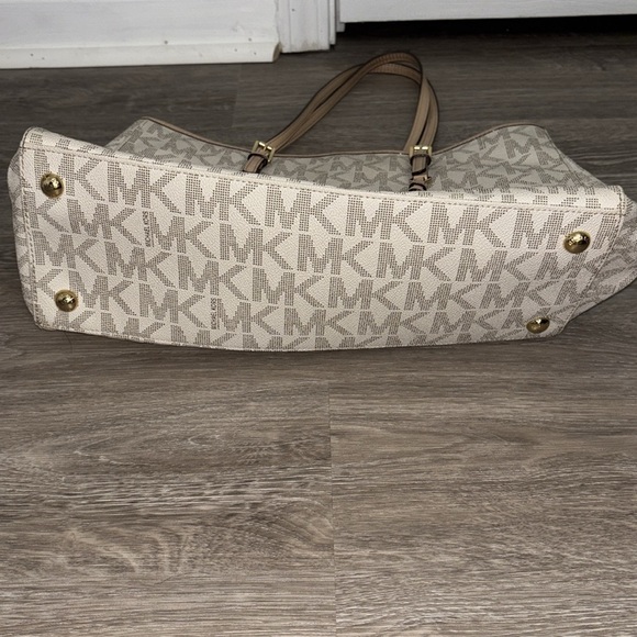 Michael Kors Logo Tote - Picture 5 of 7